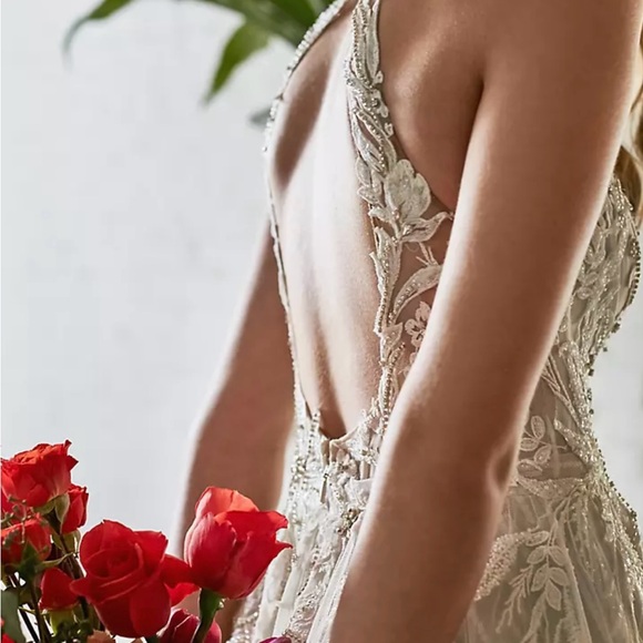 NWT Funds from sale help struggling children. . Wedding Gown - Picture 4 of 12